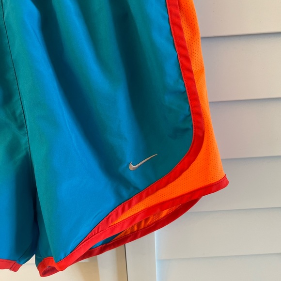 Nike Women’s Dri Fit Running Shorts Size XS Inner Lining Turquoise Orange. - Picture 4 of 5